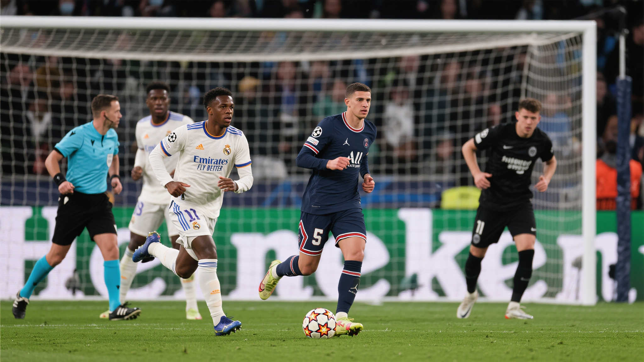 这是一场赛前被普遍认为“悬念不大”的比赛。作为近年